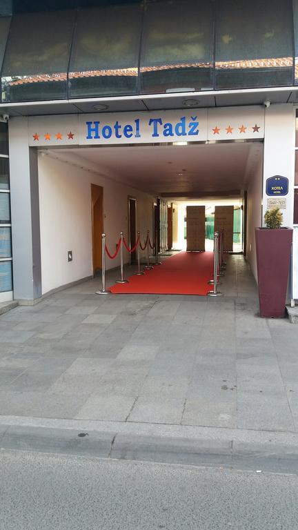 Hotel Tadz ノヴィ・パザル エクステリア 写真